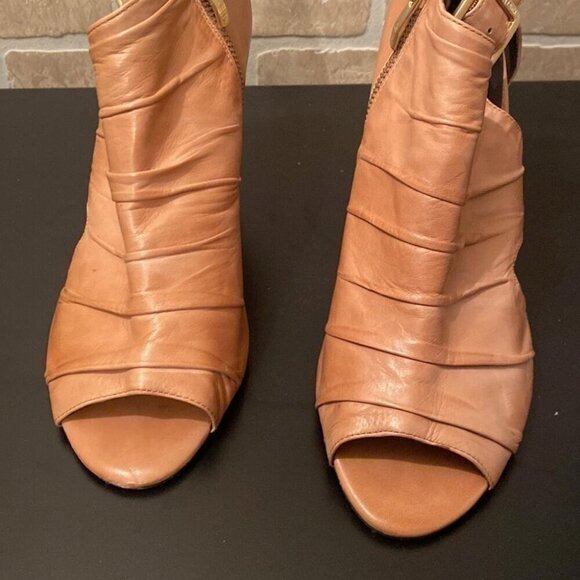Modern Western Vince Camuto Peep Toe Heels Boho Chic Minimalist Booties - Picture 5 of 10
